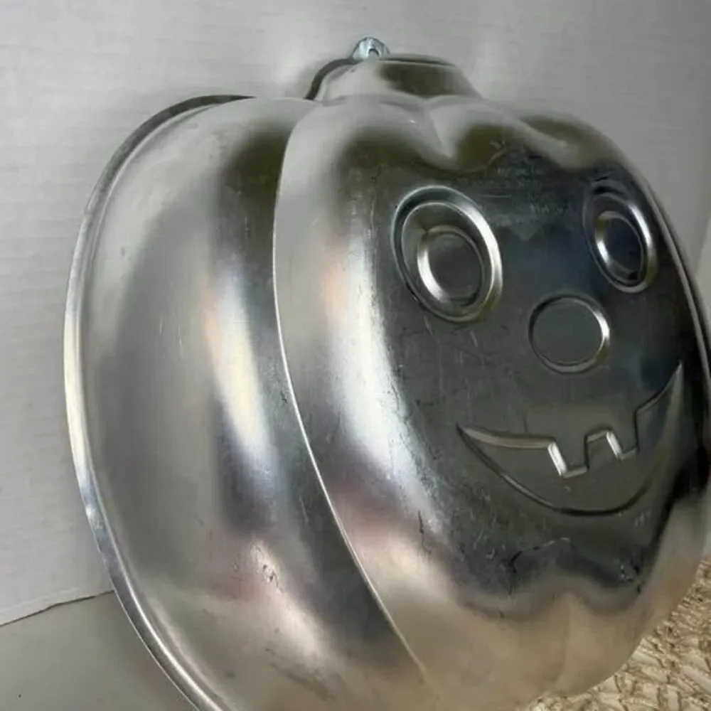 Vintage 1987 Wilton Pumpkin Jack-O-Lantern Cake Pan